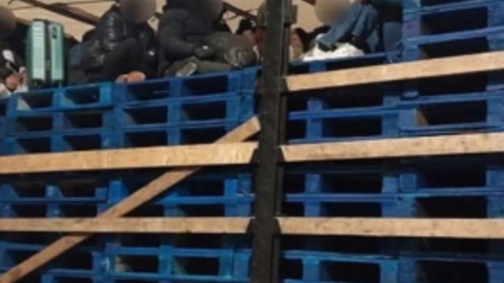 যুক্তরাজ্যে লরিতে লুকিয়ে ২৩ বাংলাদেশিকে পাচারের চেষ্টা, আটক ৫