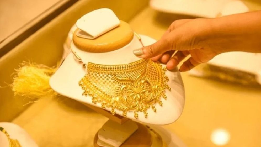 রাতে সোনার দাম আরেক দফা কমলো, আজ থেকে নতুন দর
