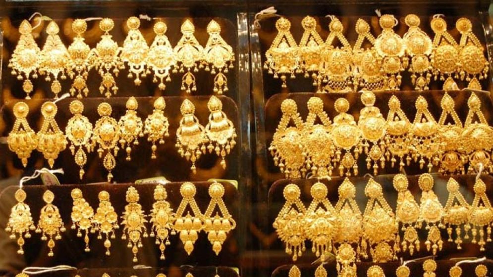 দেশে একদিনেই সোনার দাম ভরিতে কমলো ১২ হাজার টাকা