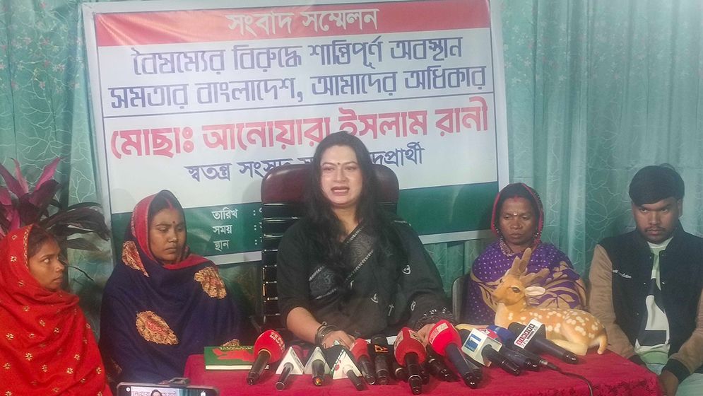 নির্বাচন থেকে সরে দাঁড়িয়ে যা বললেন তৃতীয় লিঙ্গের রানী