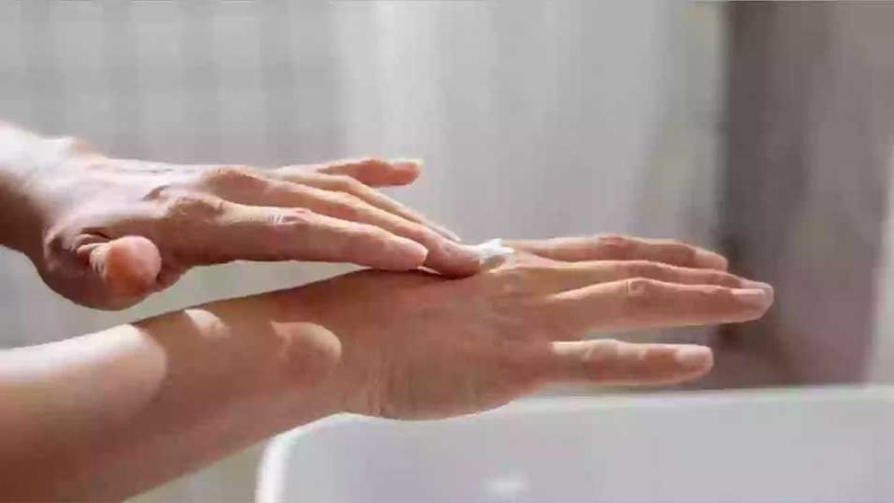 মুখে বা শরীরে লোশন/ক্রিম মাখলে কি রোজা হয়?