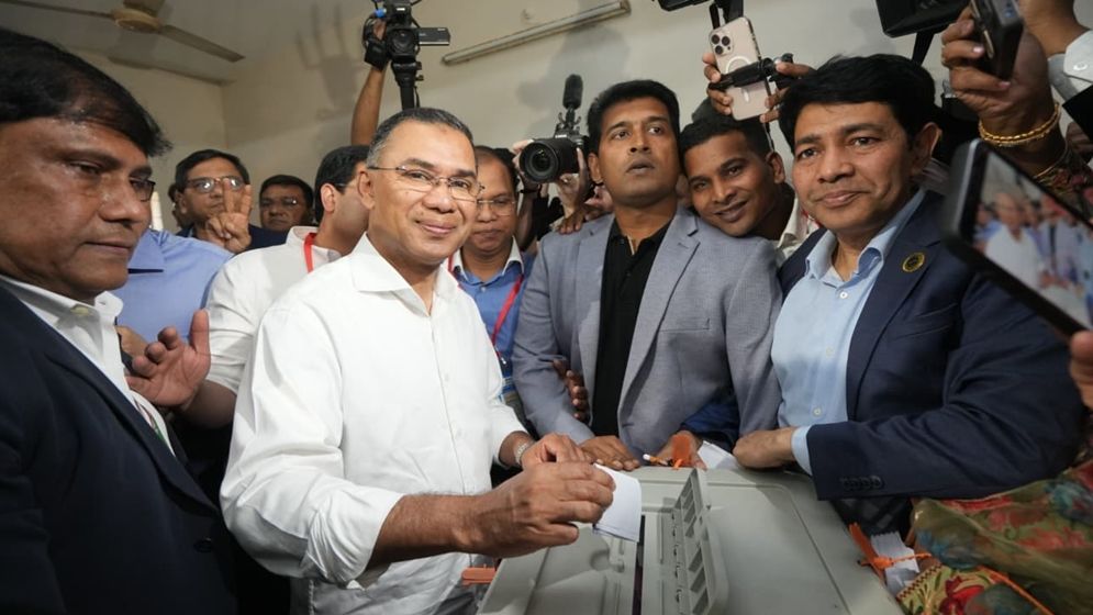 পরিবারসহ ভোট দিলেন তারেক রহমান, জয়ের ব্যাপারে দৃঢ় আশাবাদী বিএনপি