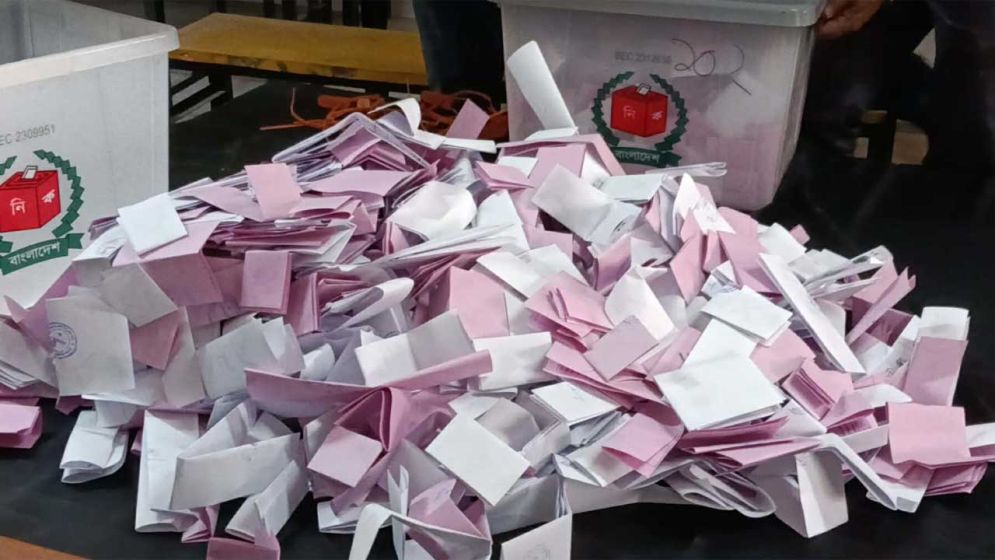 ভোটগ্রহণ শেষ, অপেক্ষা ফলাফলের