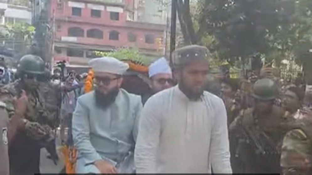 রিকশায় চড়ে শপথ নিতে সংসদ ভবনে হানজালা