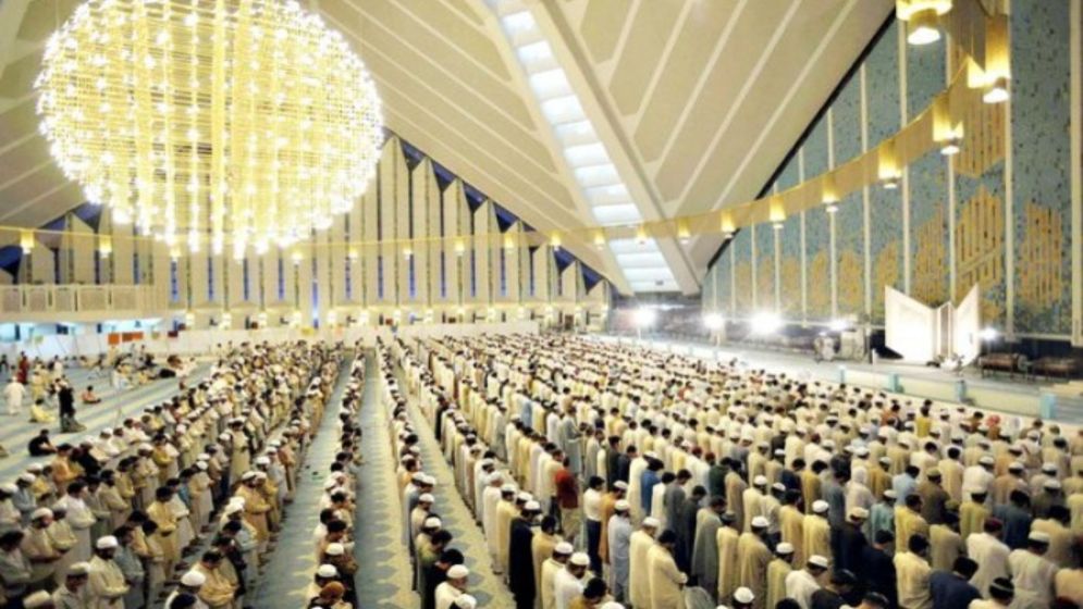 তারাবির নামাজে ৪ রাকাত পর পর দোয়া পড়া কি জরুরি?