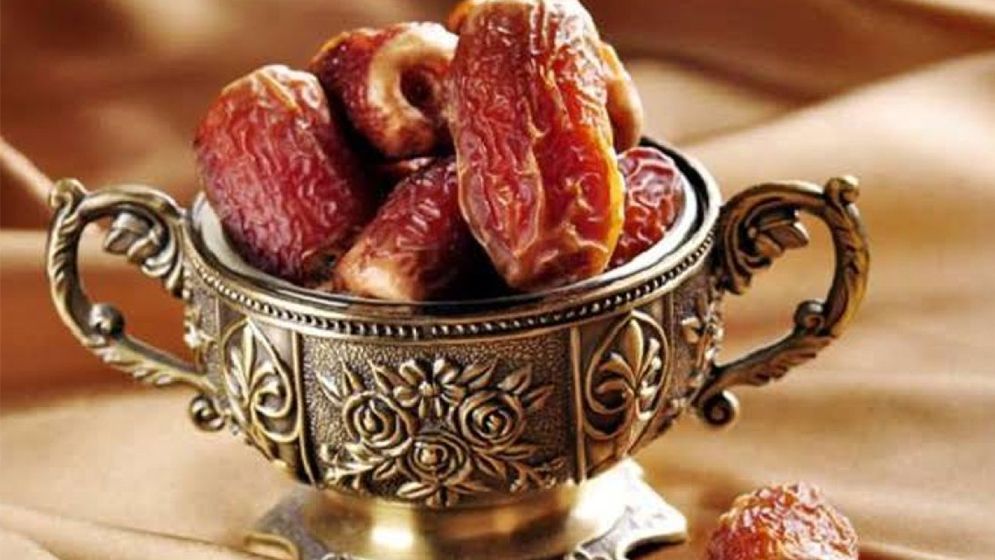 যে কারণে খেজুর দিয়ে ইফতার করতে বলেছেন বিশ্বনবী (সা.)