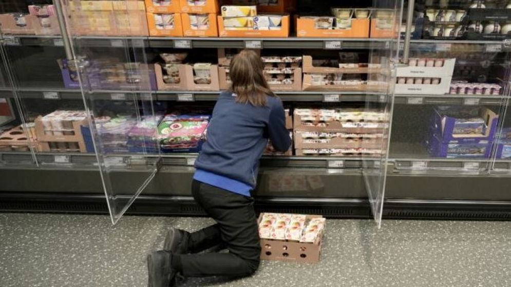 মন্দার আশঙ্কায় যুক্তরাজ্যে বড় ধরণের কর্মী ছাঁটাইয়ের পরিকল্পনা