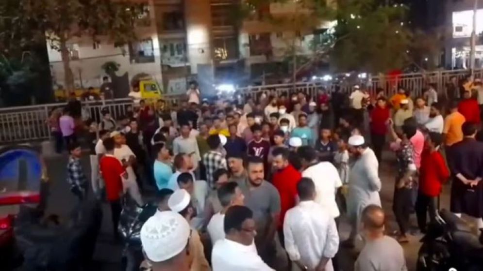 মোহাম্মদপুর থানা ঘেরাও করে জনতার বিক্ষোভ