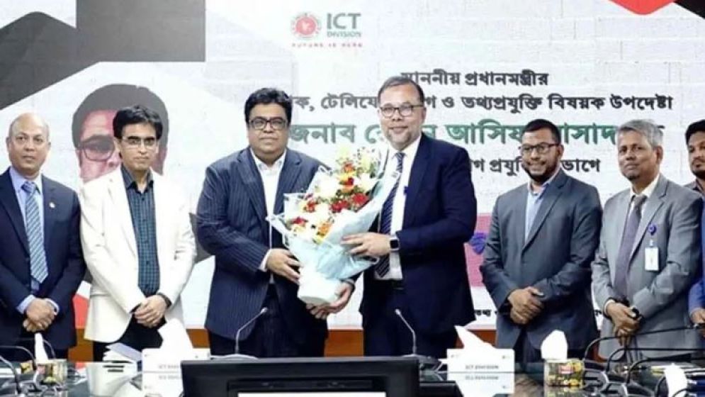 উপদেষ্টা হিসেবে মন্ত্রণালয়ের দায়িত্ব গ্রহণ করলেন আসিফ