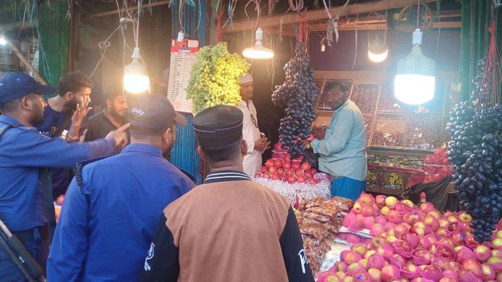 ম্যাজিস্ট্রেট দেখে কমলো খেজুরের দাম, মুহূর্তেই সব বিক্রি