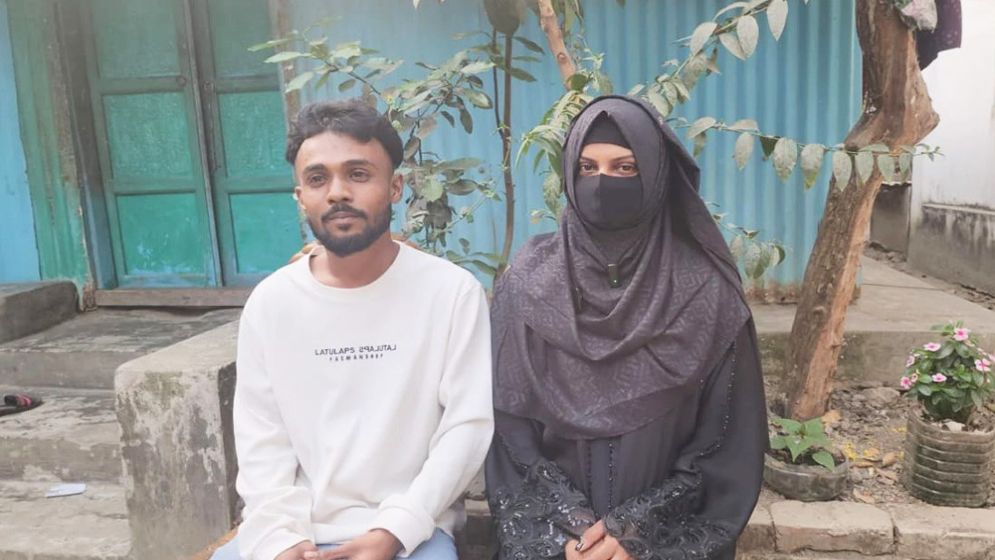 প্রেমের টানে শ্রীলঙ্কান তরুণী ফেনীতে, ইসলাম গ্রহণ করে বিয়ে