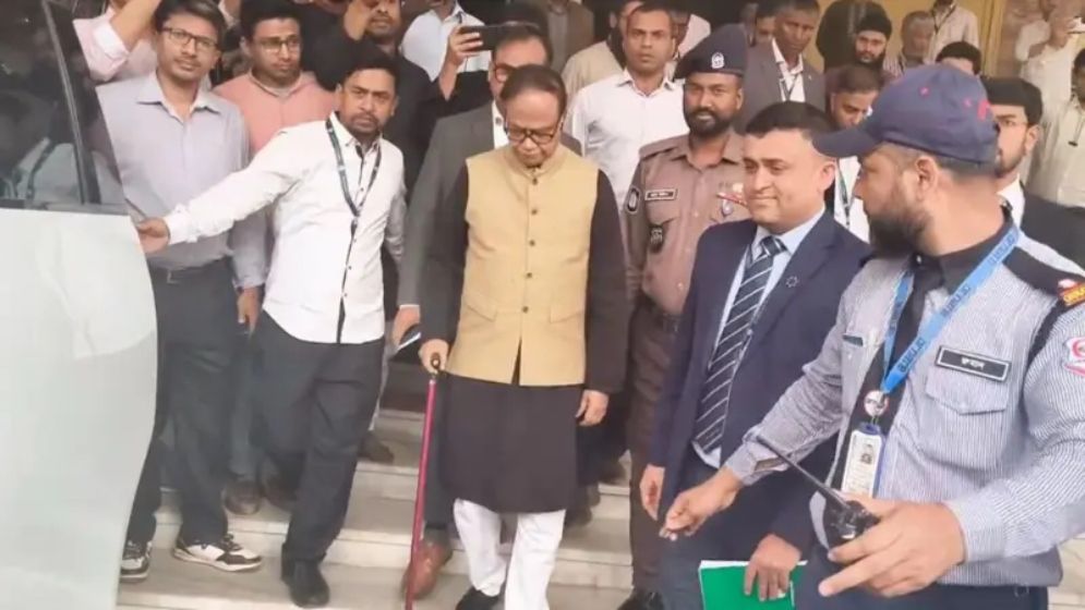 বাংলাদেশ ব্যাংকের গভর্নর সরানো ও নিয়োগ নিয়ে এত আলোচনা কেন?