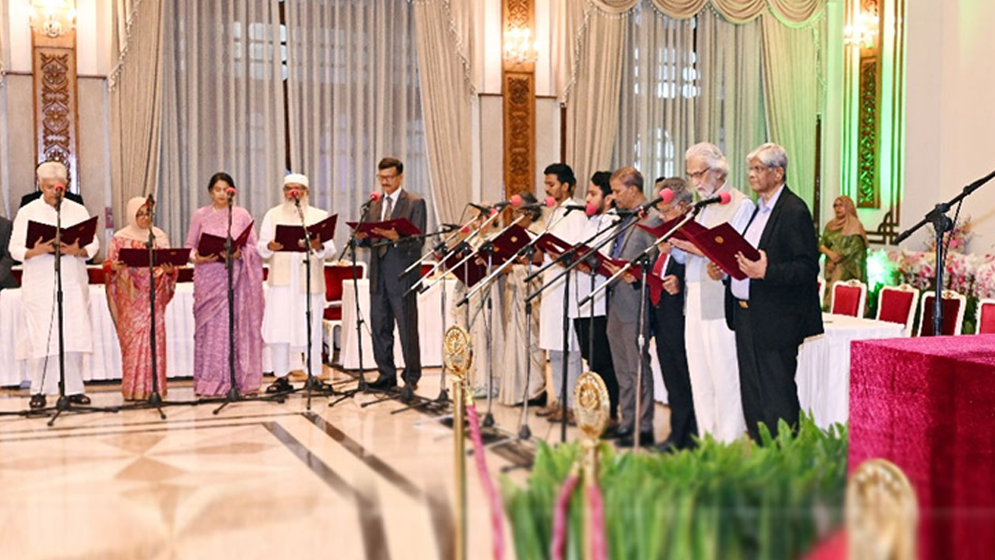 অন্তর্বর্তী সরকারের উপদেষ্টারা কে কোথায়