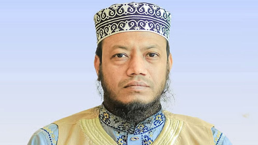 ভোরে আমির হামজার ফেসবুক পোস্ট, মুহূর্তেই ভাইরাল