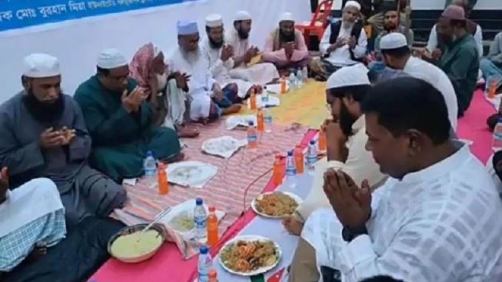 চোরাই গরু দিয়ে ইফতার মাহফিল, লজ্জায় দেশ ছাড়লেন প্রবাসী