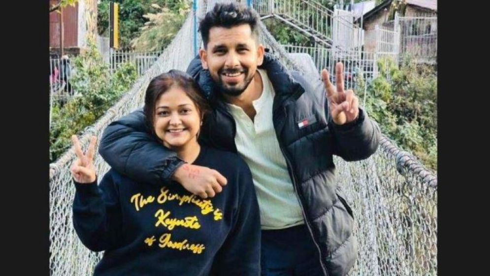 আত্মহত্যার ৫ ঘণ্টা আগে ফেসবুক পোস্টে যা লিখেছিলেন আলভীর স্ত্রী