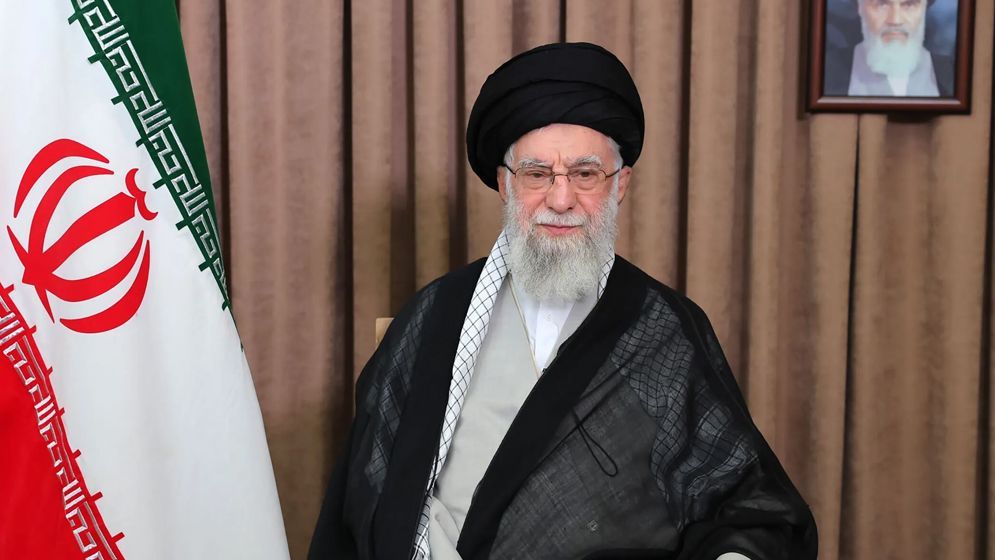 মৃত্যুর সময় কী করছিলেন খামেনি?