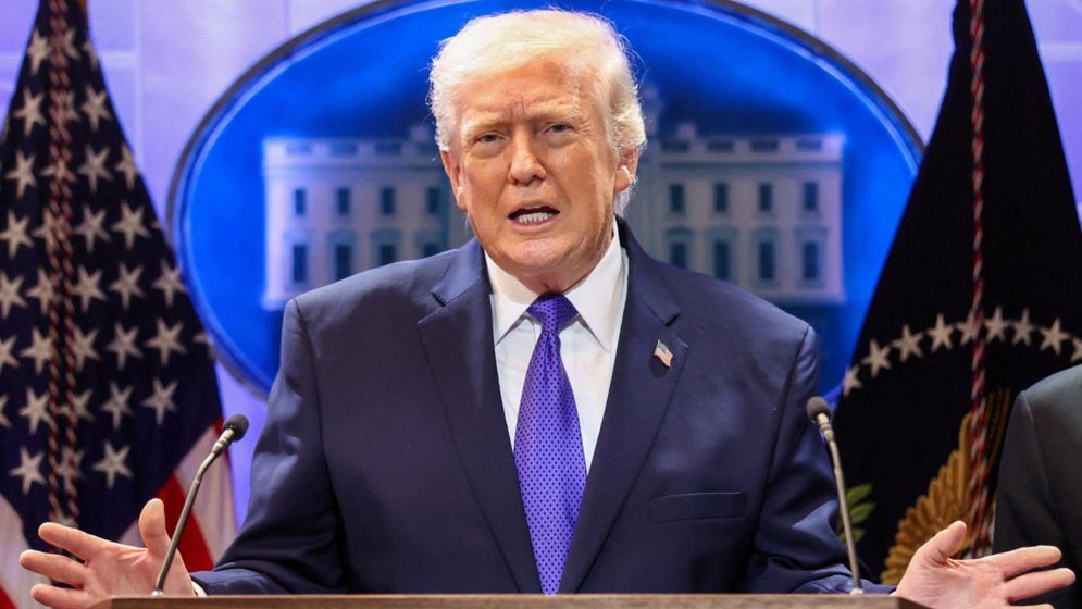 ইরানের নেতৃত্ব তুলে দিতে ট্রাম্পের তালিকায় তিন নাম