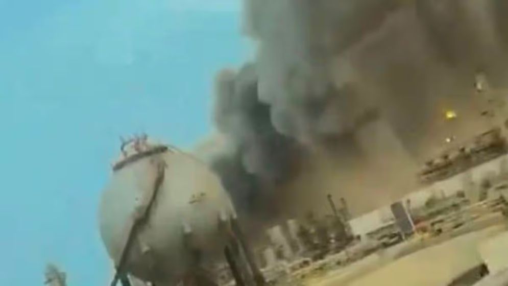 সৌদির সবচেয়ে বড় তেল শোধনাগারে ইরানের ড্রোন হামলা