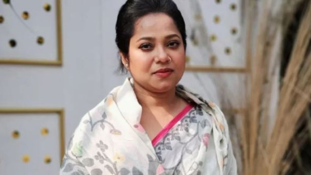 পরকীয়ার অভিযোগ নিয়ে মুখ খুললেন ডলি সায়ন্তনী