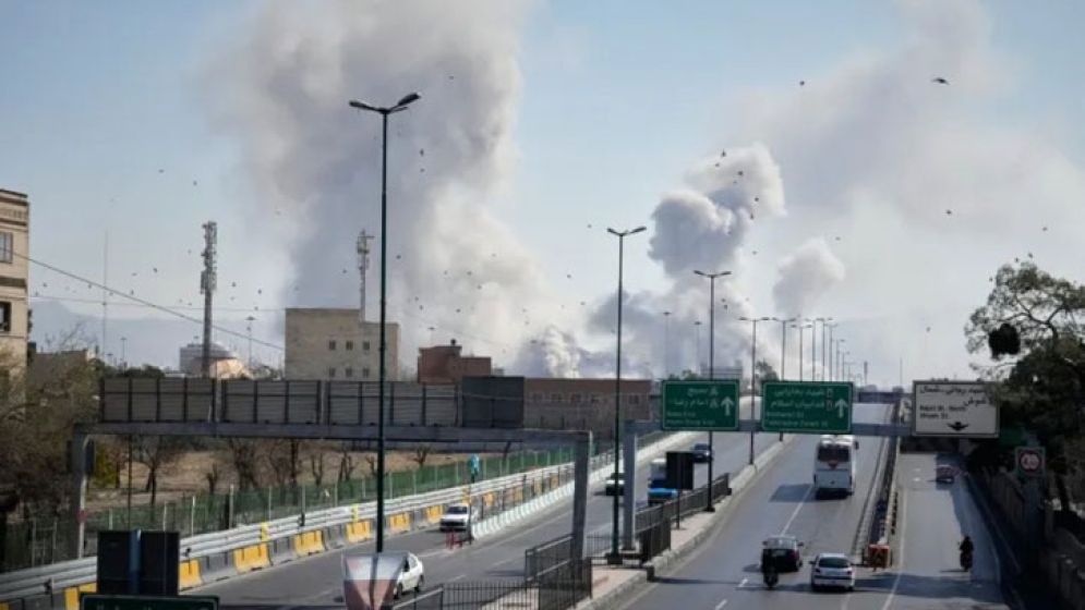 ইরানকে পুরোপুরি ধ্বংস করতে ঘোষণা দিয়ে হামলা শুরু ইসরাইলের