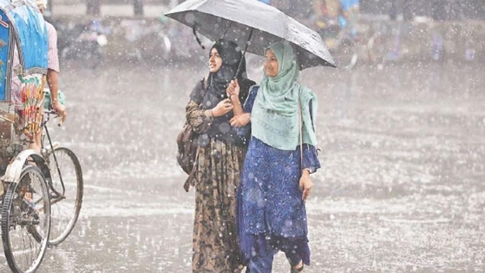 সারা দেশে বজ্রবৃষ্টির আভাস