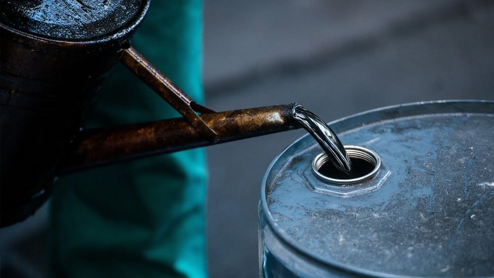 করোনা মহামারির পর সর্বোচ্চ বাড়ল তেলের দাম