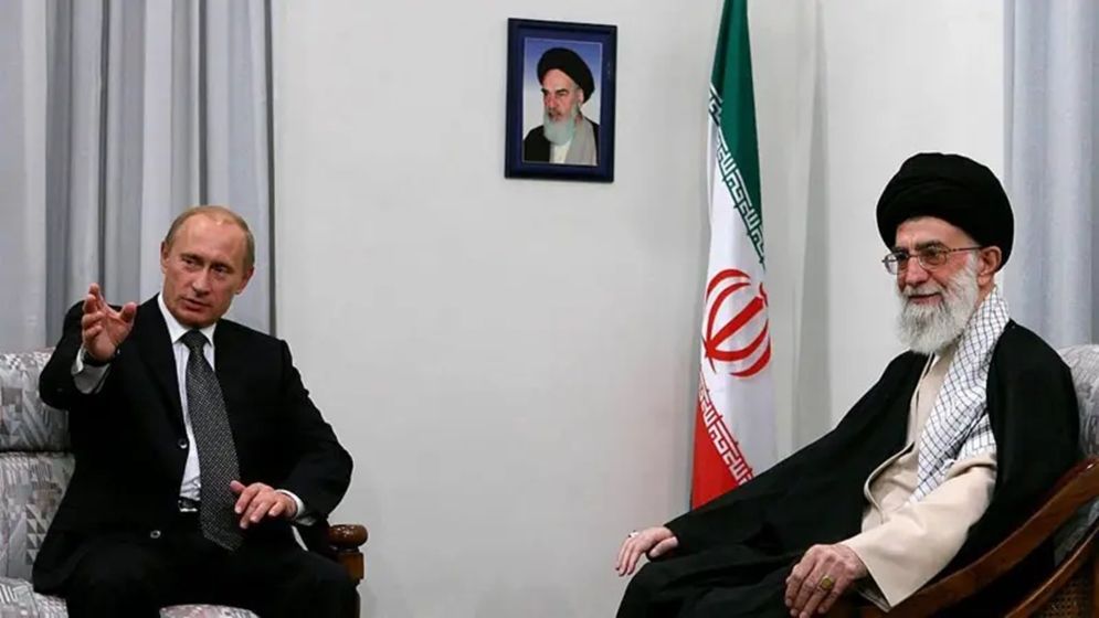 গাদ্দাফি থেকে খামেনি: মিত্রদের পতনে পুতিন কখনো সরব, কখনো নীরব