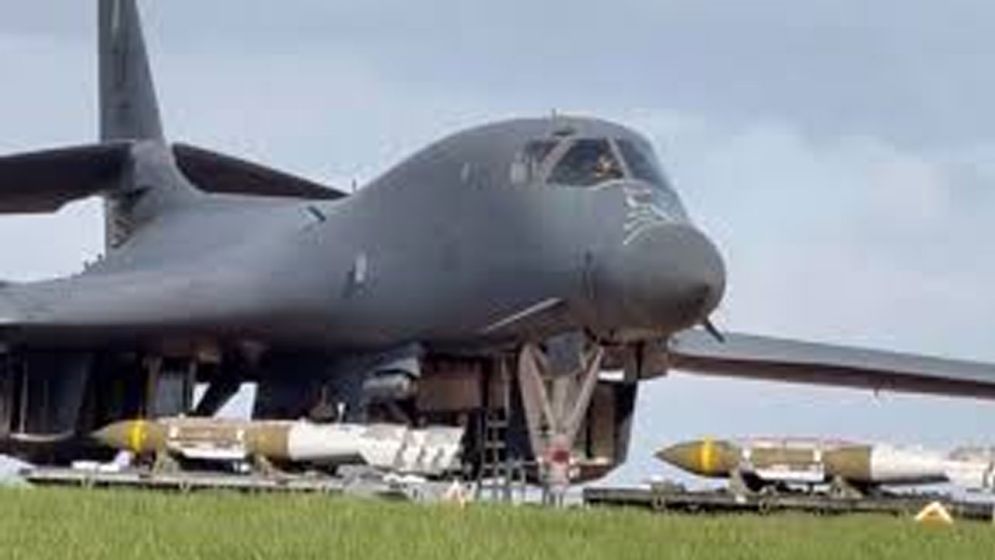 ইরানের হামলা করতে বি-১ বোমারু বিমান সাজাচ্ছে যুক্তরাষ্ট্র