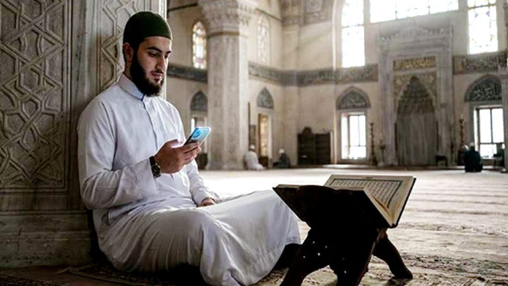 ইতেকাফকারীরা কি মোবাইল ব্যবহার করতে পারবেন?