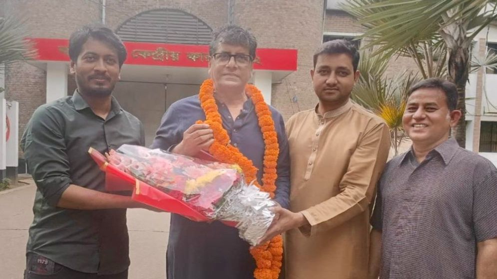 কারাগার থেকে মুক্তি পেলেন সাংবাদিক আনিস আলমগীর