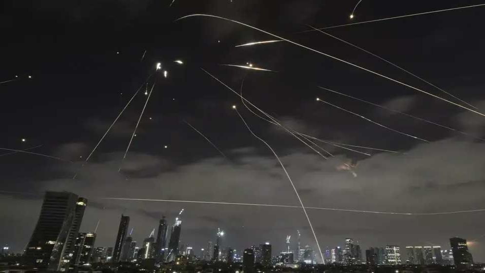 মিসাইলের তীব্র ঘাটতিতে পড়ে দিশাহারা ইসরায়েল