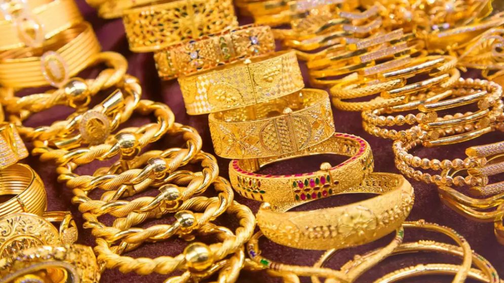 যুদ্ধের আঁচ লাগেনি স্বর্ণের বাজারে, সামনে দাম বাড়বে নাকি কমবে?