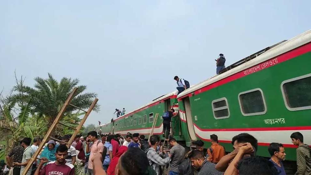 ঢাকার সঙ্গে উত্তরবঙ্গের রেলযোগাযোগ বন্ধ
