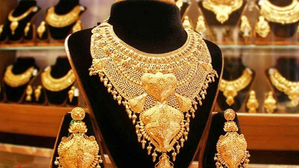 দেশের বাজারে সোনার দামে বড় পতন, আজ ভরি কত?