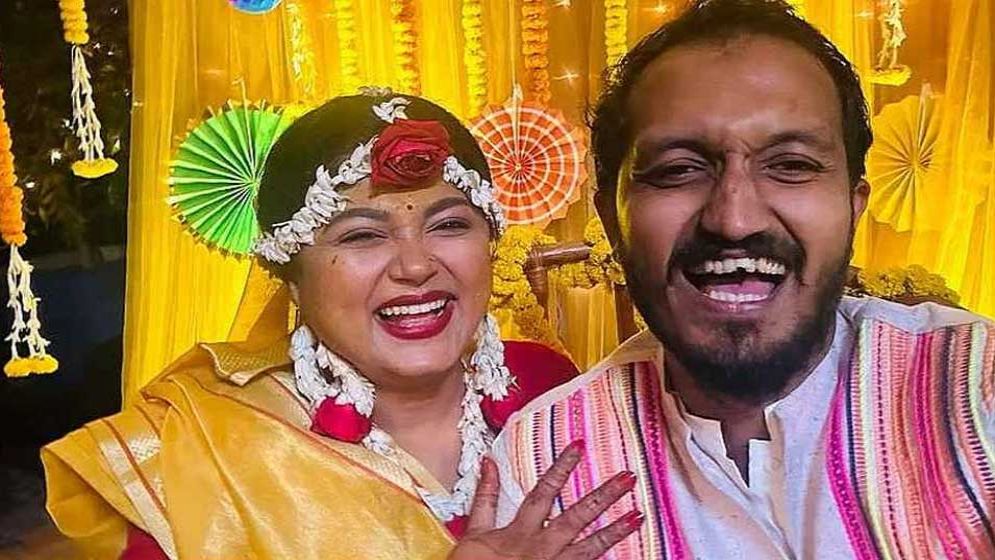 দুই বছর না যেতেই সংসার ভাঙল মৌসুমী হামিদের, নেপথ্যে পরকীয়া