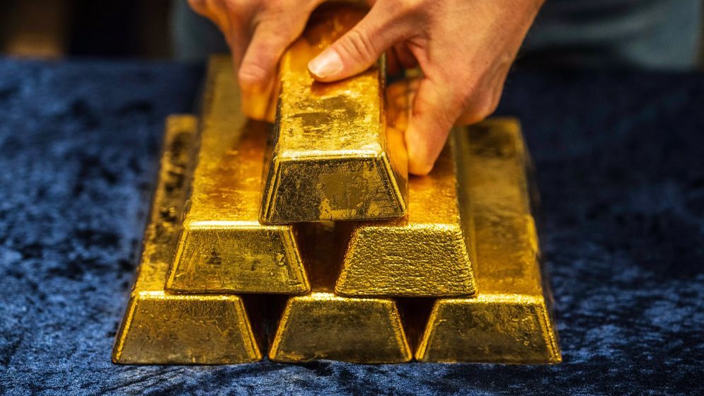 দীর্ঘমেয়াদে নিম্নমুখী হতে যাচ্ছে সোনার দাম