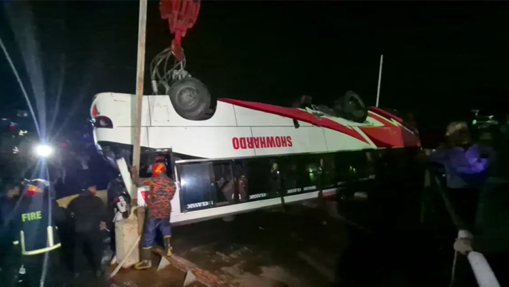 তলিয়ে যাওয়া বাসটি উদ্ধার, মৃত বেড়ে ২৩, পরিচয়সহ বিস্তারিত