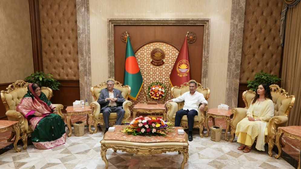বঙ্গভবনে রাষ্ট্রপতি-প্রধানমন্ত্রীর প্রথম সাক্ষাৎ