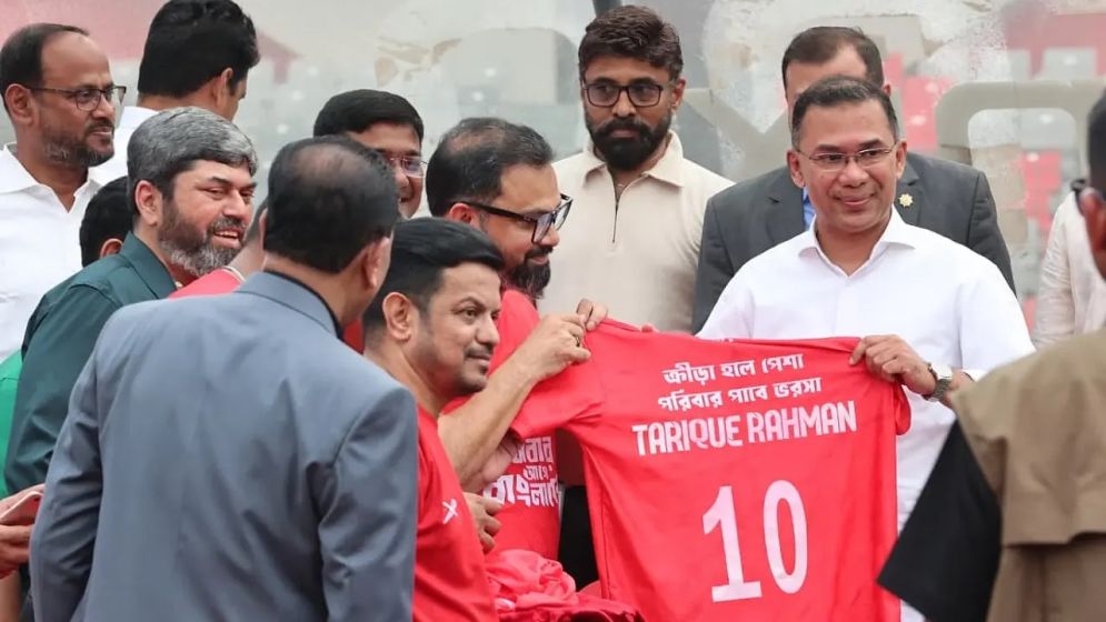 প্রধানমন্ত্রীকে ‘মেসি’ বানালেন ক্রীড়া প্রতিমন্ত্রী