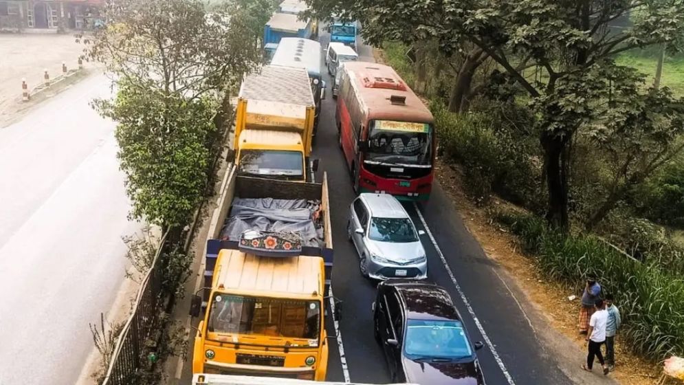 ঢাকা-চট্টগ্রাম মহাসড়কে তীব্র যানজট, জানা গেল আসল কারণ