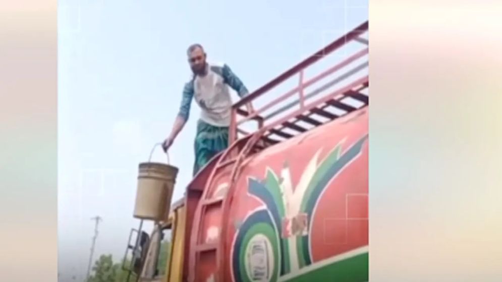 রাস্তায় ডিপোর গাড়ি থামিয়ে তেল চুরি