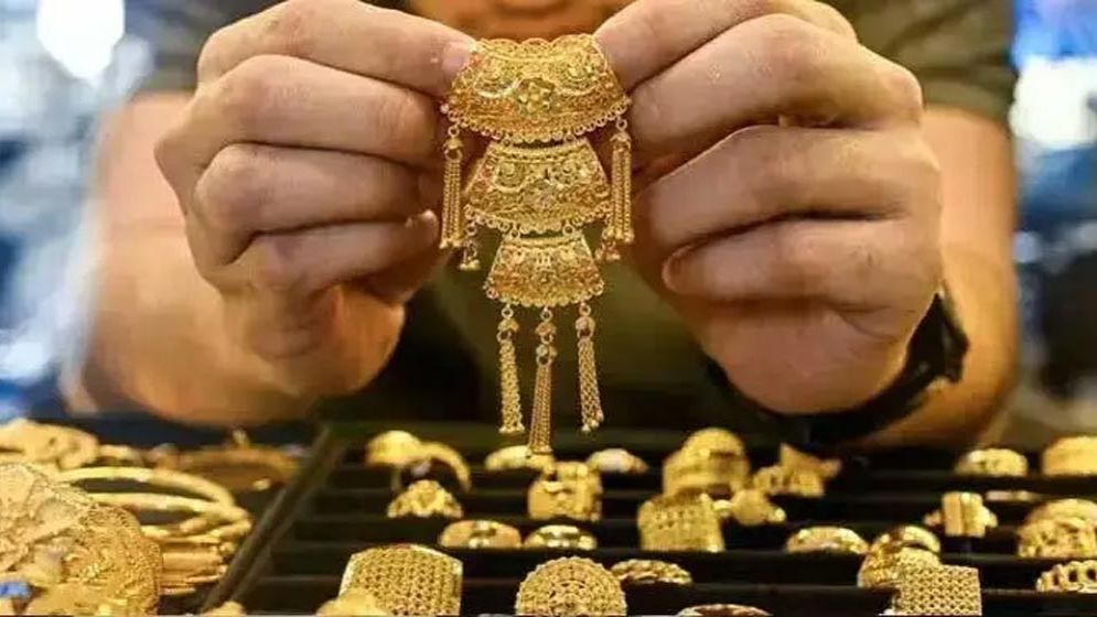 আরও এক দফা কমে সোনার দাম দুই লাখ ছুঁই ছুঁই, আজ থেকেই কার্যকর