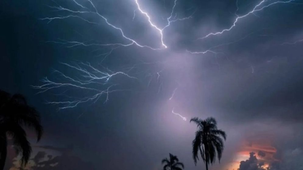 ২ অঞ্চলে সকাল ৯টার মধ্যে ৬০ কিমি বেগে ঝড়ের আভাস