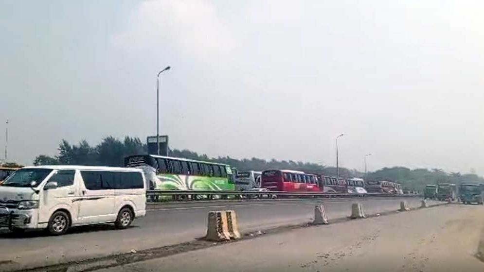 ঢাকা-সিরাজগঞ্জ মহাসড়কে তীব্র যানজট