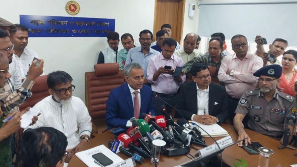 ফেরিতে ওঠার আগে নামতে হবে সব যাত্রীকে, কঠোর নির্দেশ নৌমন্ত্রীর