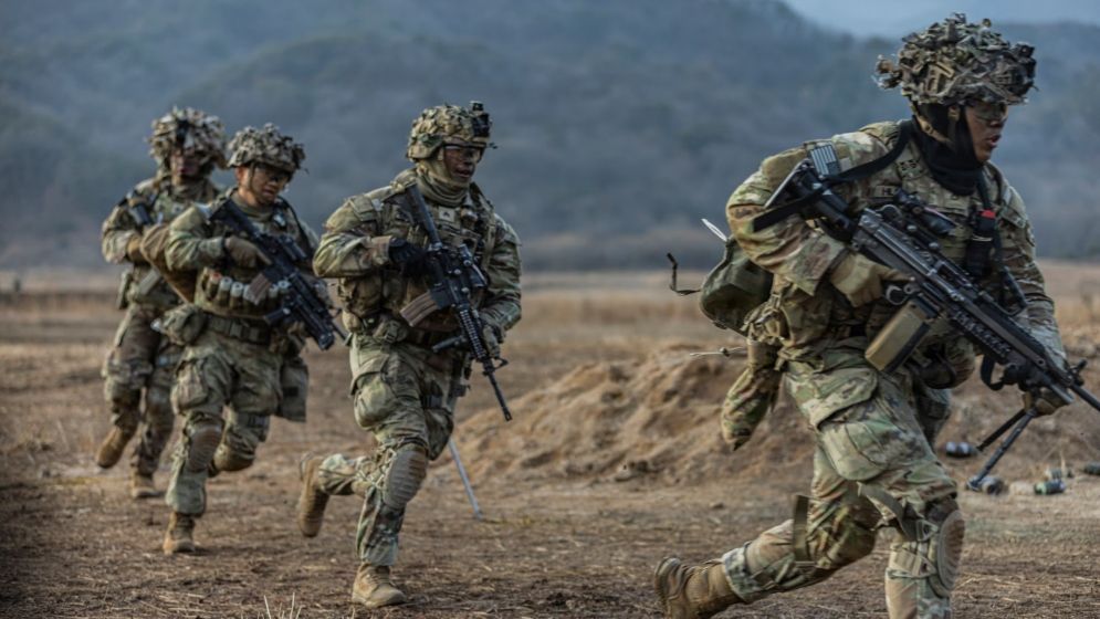 মধ্যপ্রাচ্যে ব্যাপক মার্কিন সেনা উপস্থিতি, স্থল অভিযানের পথে হাঁটছেন ট্রাম্প?