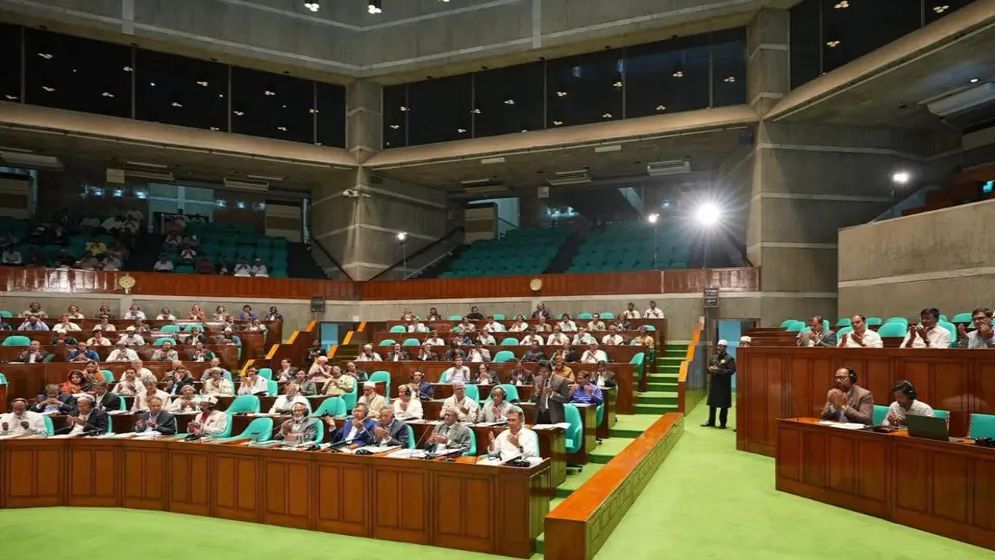 সংবিধান সংস্কারের আলোচনা প্রশ্নে উত্তপ্ত সংসদ