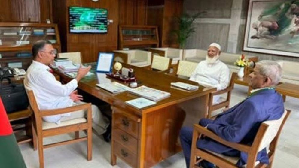 হঠাৎ মুখোমুখি সরকার ও বিরোধী দলীয় নেতা, বিষয়বস্তু কী?