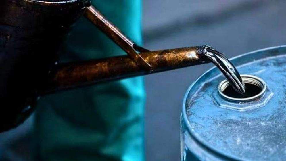 সংঘাত বাড়তেই তেলের দাম দুই সপ্তাহের সর্বোচ্চে